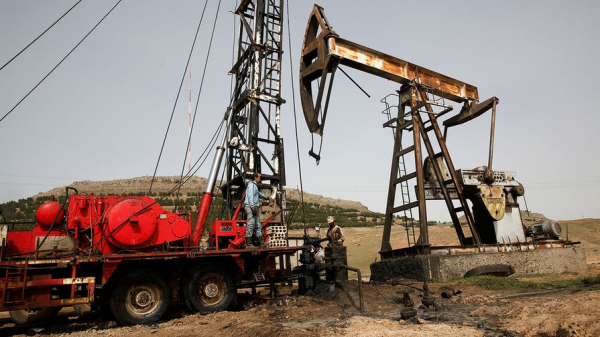 Рынок нефти оценивает последствия тарифов Трампа и саудовских поставок