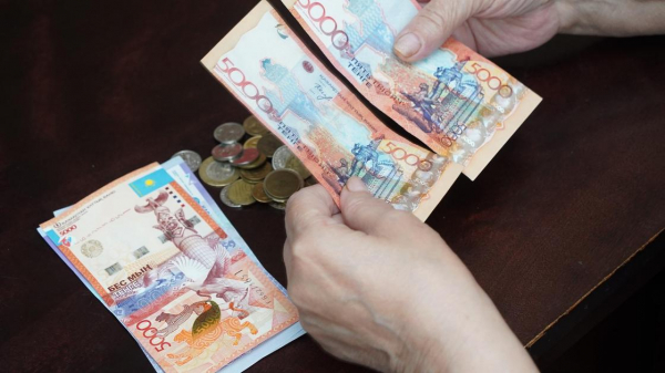 Сколько человек оформили новую спецсоцвыплату в Казахстане