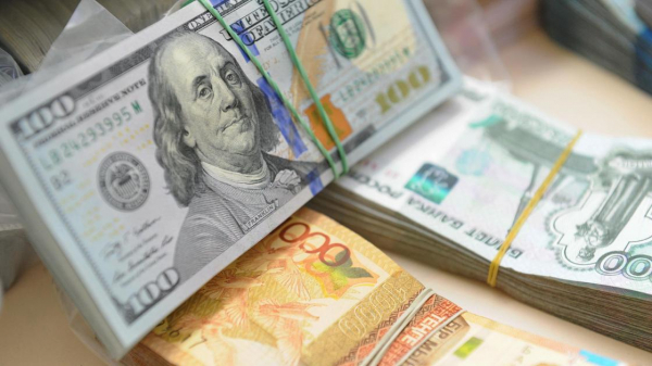 До 495 тенге подскочил доллар в казахстанских обменниках