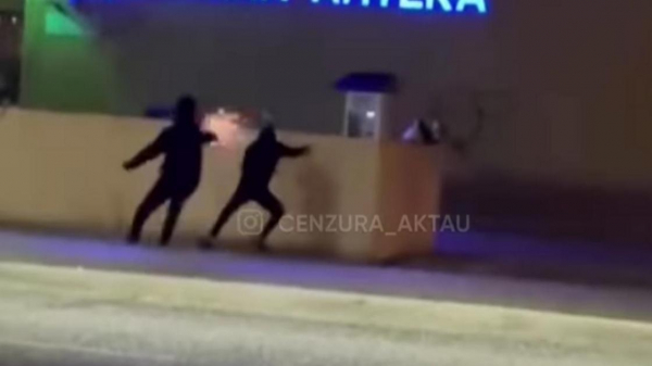 &quot;Перестрелку&quot; петардами устроили подростки в Актау (видео)