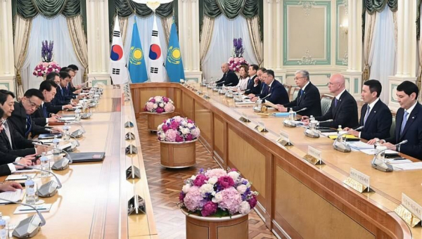 Касым-Жомарт Токаев провел переговоры с президентом Южной Кореи в расширенном формате