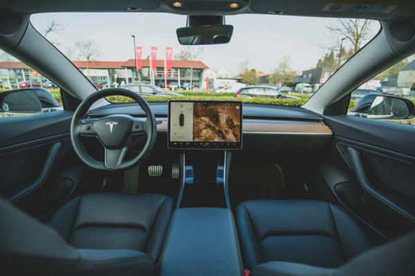 Инвесторы просят Tesla прояснить судьбу дешевого электромобиля Model 2