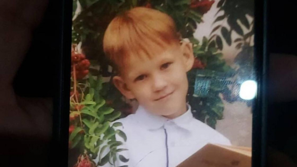 7-летний мальчик пропал 10 дней назад в ВКО: его одежду и обувь нашли на берегу
