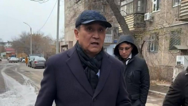 &quot;Оставляет желать лучшего&quot;: аким Темиртау пешком обошел микрорайон (видео)