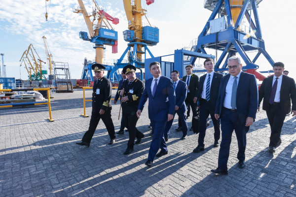 Премьер-министр ознакомился с развитием морских портов Актау и Курык