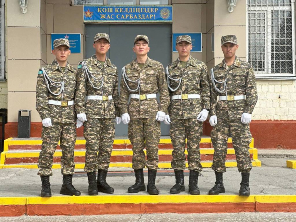 Военнослужащие, закончившие срочную службу, уволены в запас
